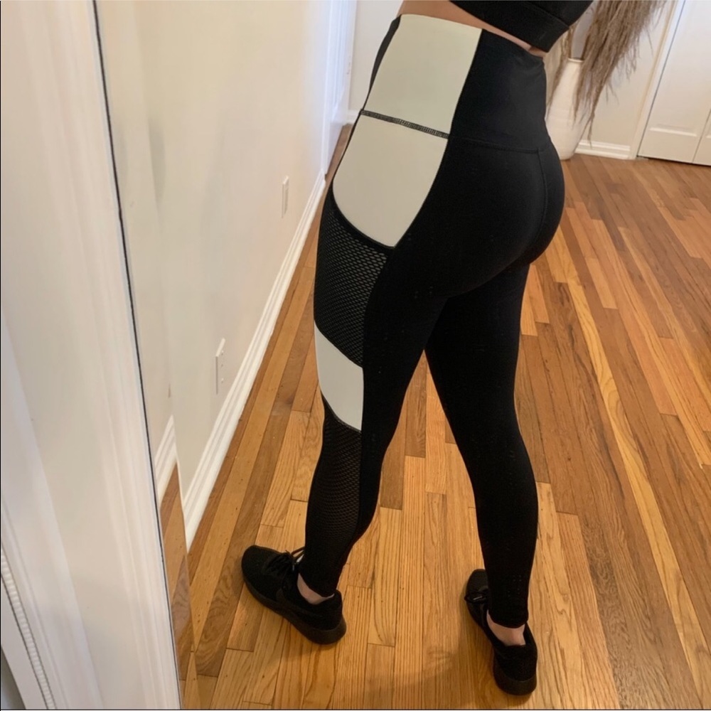 🆕🔄 Reposh Megan Color Block Leggings White